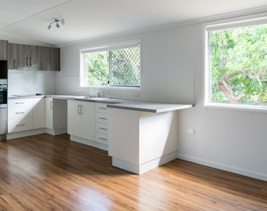 luxury vinyl and laminate floor cleaning in Louisville KY